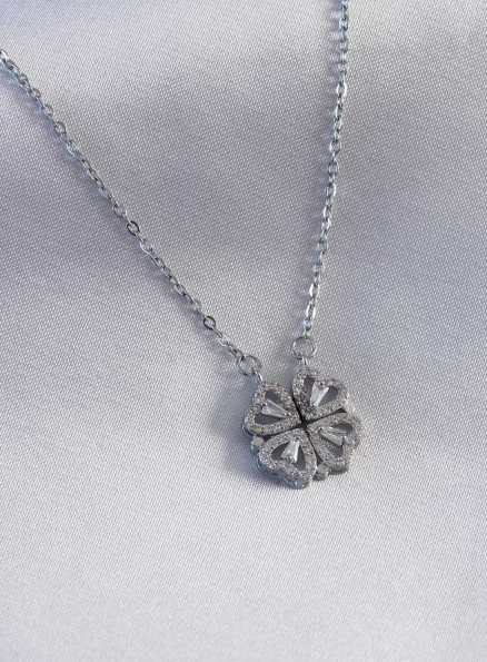 316L Çelik Gümüş Renk Açılır Yonca Model Kadın Kolye